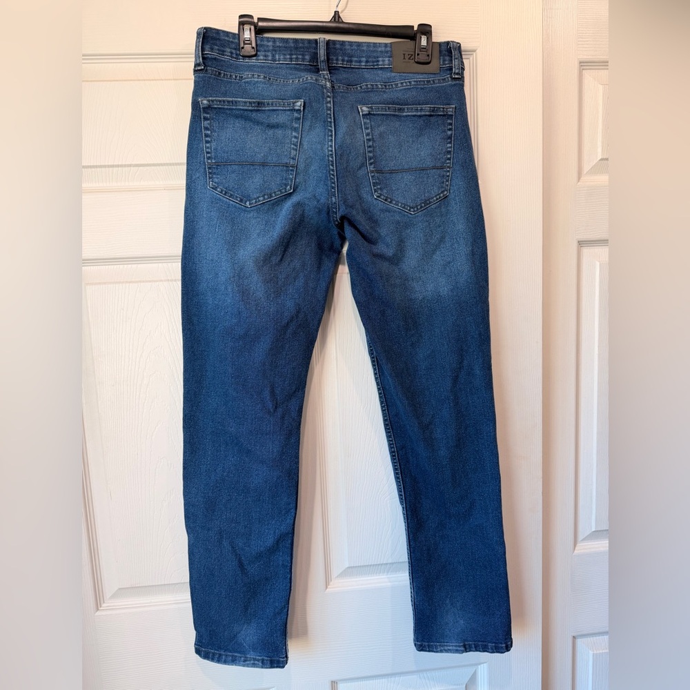 Izod Men's Classic Blue Straight Jeans